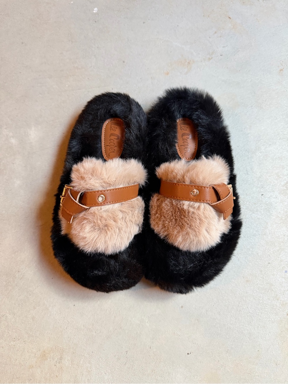 Lee Coquette Fuzzy Faux Fur Buckle Loafers Slip On Shoes Size 35 never worn